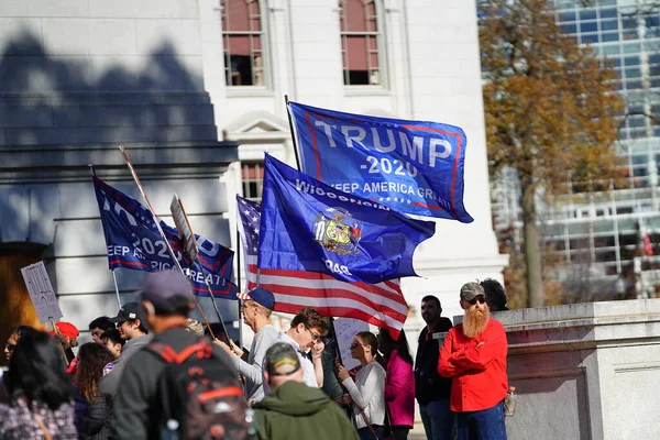 Madison Wisconsin Usa Listopada 2020 Zwolennicy Donalda Trumpa Protestują Przeciwko — Zdjęcie stockowe