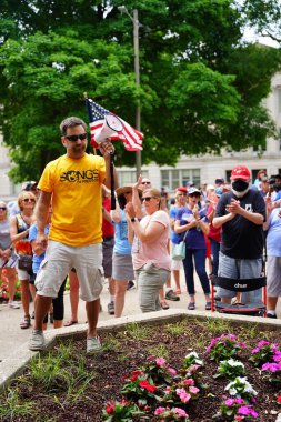 Kenosha, Wisconsin / ABD - 27 Haziran 2020: Birçok Wisconsinite 'li mavi hayatlar için düzenlenen rozet mitingine destek vermek için geldi.