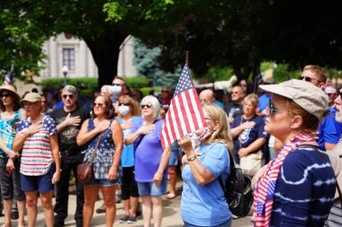 Kenosha, Wisconsin / ABD - 27 Haziran 2020: Birçok Wisconsinite 'li mavi hayatlar için düzenlenen rozet mitingine destek vermek için geldi.