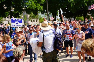 Kenosha, Wisconsin / ABD - 27 Haziran 2020: Milwaukee İlçe Şerifi David A. Clarke Jr. Mavi Yaşamlar için düzenlenen polis destek mitingine katıldı ve bir konuşma yaptı..