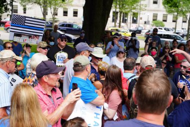 Kenosha, Wisconsin / ABD - 27 Haziran 2020: Birçok Wisconsinite 'li mavi hayatlar için düzenlenen rozet mitingine destek vermek için geldi.