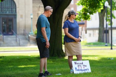 Kenosha, Wisconsin / ABD - 27 Haziran 2020: Birçok Wisconsinite 'li mavi hayatlar için düzenlenen rozet mitingine destek vermek için geldi..