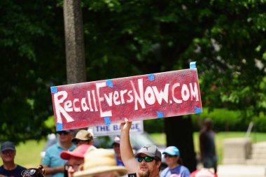 Kenosha, Wisconsin / ABD - 27 Haziran 2020: Birçok Wisconsinite 'li mavi hayatlar için düzenlenen rozet mitingine destek vermek için geldi..