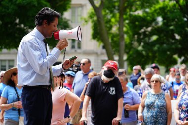 Kenosha, Wisconsin / ABD - 27 Haziran 2020: Birçok Wisconsinite 'li mavi hayatlar için düzenlenen rozet mitingine destek vermek için geldi.