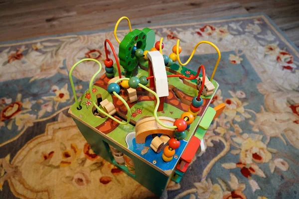 Juguete Colorido Para Niños Cubo Actividad Madera — Foto de Stock