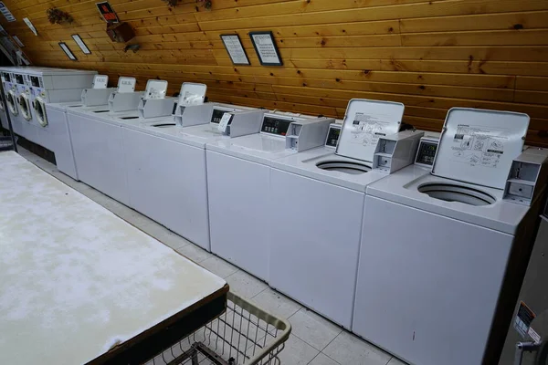 New Lisbon Wisconsin Usa January 29Th 2023 Empty Public Laundromat — Stock Photo, Image