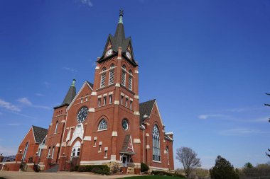 New Glarus, Wisconsin USA - 14 Nisan 2023: İsviçre Birleşik Mesih Kilisesi topluma Hristiyan hizmetleri sunmaktadır.