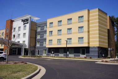 Wisconsin Dells, Wisconsin ABD - 19 Nisan 2022: Fairfield Inn ve Suites Marriott Otel Binası Gezginlere ve tatilcilere hizmet.