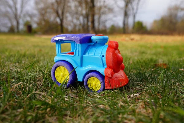 Crianças Brinquedo Plástico Trem Senta Fora — Fotografia de Stock