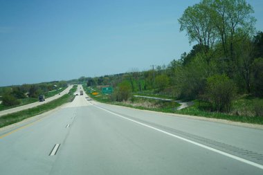 Kırsal kesimde otoyol.