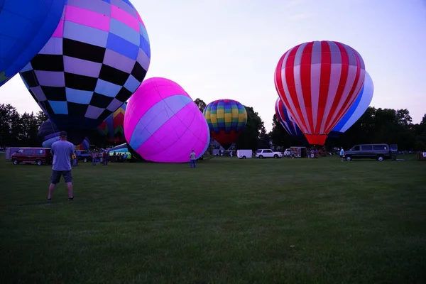 シーモア ウィスコンシン アメリカ 2019 夏時間中に空に取るカラフルな熱気球 — ストック写真