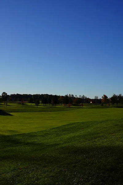威斯康星州Fond Lac外绿油油的草地和高尔夫球场 — 图库照片