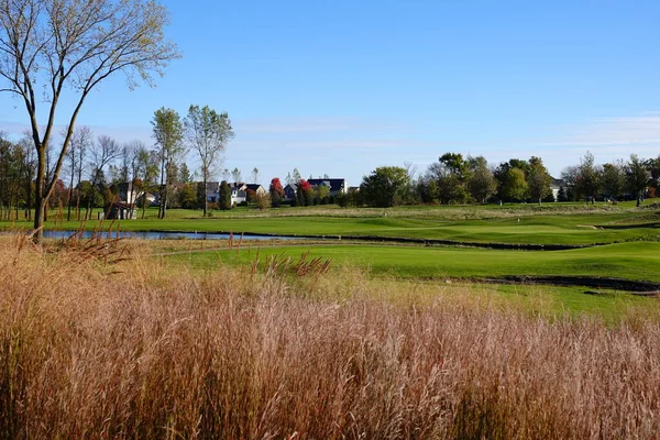 威斯康星州Fond Lac外绿油油的草地和高尔夫球场 — 图库照片