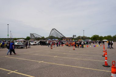 Wisconsin Dells, Wisconsin USA - 21 Mayıs 2022: Birçok kişi Mt. Otomatik Hareket sırasında Olimpos.