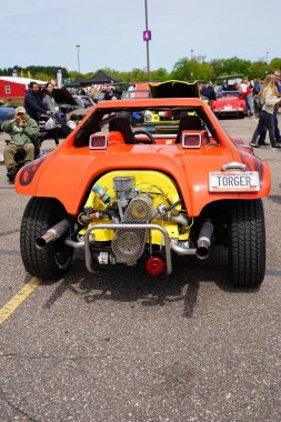 Wisconsin Dells, Wisconsin ABD - 21 Mayıs 2022: 1971 Orange Concept 1 Dune Buggy Automotion sırasında klasik araba fuarında gösterildi.