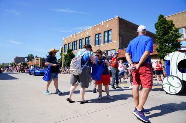 Sheboygan, Wisconsin - 4 Temmuz 2022: Özgürlük Festivali katılımcıları