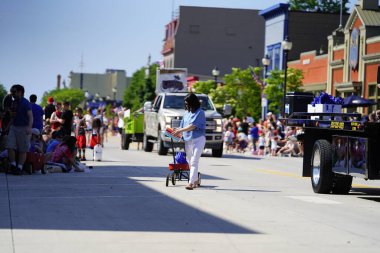 Sheboygan, Wisconsin - 4 Temmuz 2022: Özgürlük Festivali katılımcıları