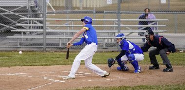 Sheboygan, Wisconsin ABD - 9 Temmuz 2022: WIAA Lisesi Erkek Beyzbol Yarışması.