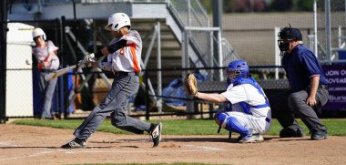 Sheboygan, Wisconsin ABD - 9 Temmuz 2022: WIAA Lisesi Erkek Beyzbol Yarışması.