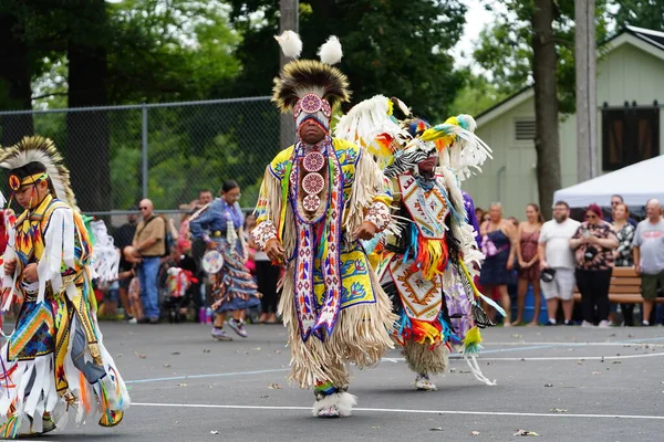 2022年9月17日 美国威斯康星州 威斯康星州德尔斯 浩克民族的美洲原住民在观众面前预演了当地的舞蹈和仪式 — 图库照片