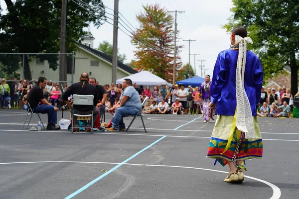 Wisconsin Dells, Wisconsin ABD - 17 Eylül 2022: Chunk ulusu seyircilerin önünde yerli danslar ve ritüeller düzenledi