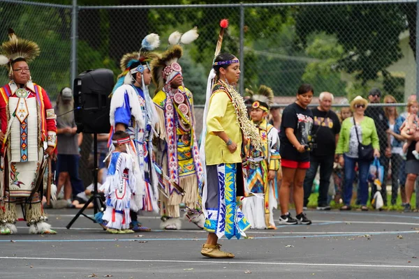 Wisconsin Dells, Wisconsin ABD - 17 Eylül 2022: Chunk ulusu seyircilerin önünde yerli danslar ve ritüeller düzenledi