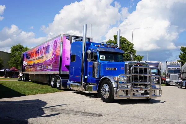 Waupun 위스콘신 2023 췌장암에 그룹을 치료하기위한 트럭은 쇼에서 표시되었습니다 — 스톡 사진