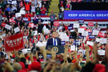 Milwaukee, Wisconsin / ABD - 14 Ocak 2020: 45 ABD Başkanı Donald J. Trump UW-Milwaukee Panter Arena 'da Amerika' yı Tekrar Büyük Yap Mitingi düzenledi ve güçlü bir konuşma yaptı..
