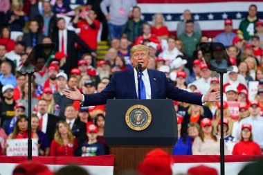 Milwaukee, Wisconsin / ABD - 14 Ocak 2020: 45 ABD Başkanı Donald J. Trump UW-Milwaukee Panter Arena 'da Amerika' yı Tekrar Büyük Yap Mitingi düzenledi ve güçlü bir konuşma yaptı..