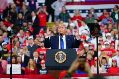 Milwaukee, Wisconsin / ABD - 14 Ocak 2020: 45 ABD Başkanı Donald J. Trump UW-Milwaukee Panter Arena 'da Amerika' yı Tekrar Büyük Yap Mitingi düzenledi ve güçlü bir konuşma yaptı..