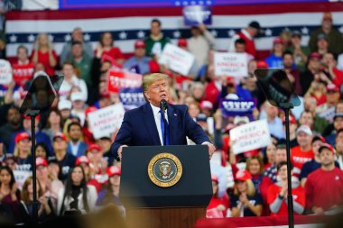 Milwaukee, Wisconsin / ABD - 14 Ocak 2020: 45 ABD Başkanı Donald J. Trump UW-Milwaukee Panter Arena 'da Amerika' yı Tekrar Büyük Yap Mitingi düzenledi ve güçlü bir konuşma yaptı..