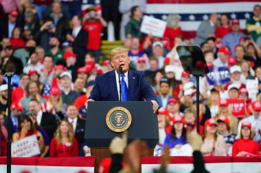 Milwaukee, Wisconsin / ABD - 14 Ocak 2020: 45 ABD Başkanı Donald J. Trump UW-Milwaukee Panter Arena 'da Amerika' yı Tekrar Büyük Yap Mitingi düzenledi ve güçlü bir konuşma yaptı..