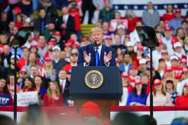 Milwaukee, Wisconsin / ABD - 14 Ocak 2020: 45 ABD Başkanı Donald J. Trump UW-Milwaukee Panter Arena 'da Amerika' yı Tekrar Büyük Yap Mitingi düzenledi ve güçlü bir konuşma yaptı..