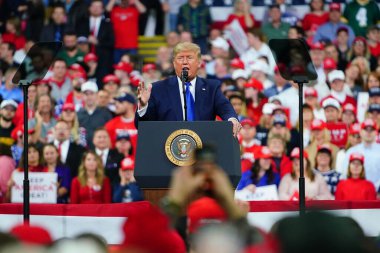 Milwaukee, Wisconsin / ABD - 14 Ocak 2020: 45 ABD Başkanı Donald J. Trump UW-Milwaukee Panter Arena 'da Amerika' yı Tekrar Büyük Yap Mitingi düzenledi ve güçlü bir konuşma yaptı..