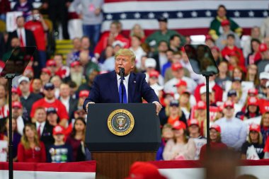 Milwaukee, Wisconsin / ABD - 14 Ocak 2020: 45 ABD Başkanı Donald J. Trump UW-Milwaukee Panter Arena 'da Amerika' yı Tekrar Büyük Yap Mitingi düzenledi ve güçlü bir konuşma yaptı..