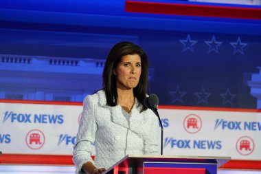 Milwaukee, Wisconsin ABD - 23 Ağustos 2023: Eski Güney Carolina Valisi Nikki Haley 2024 Cumhuriyetçi Başkanlık tartışmasına katıldı. 