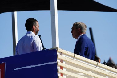 Milwaukee, Wisconsin ABD - 23 Ağustos 2023: Avrupa Parlamentosu eski üyesi Nigel Farage 2024 Cumhurbaşkanlığı Cumhuriyetçi tartışmasında basına ve basına röportaj verdi.