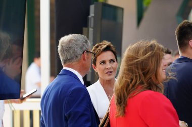 Milwaukee, Wisconsin ABD - 23 Ağustos 2023: Avrupa Parlamentosu eski üyesi Nigel Farage 2024 Cumhurbaşkanlığı Cumhuriyetçi tartışmasında basına ve basına röportaj verdi.