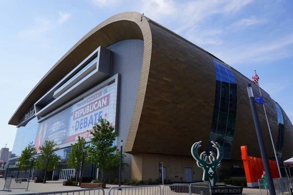 Milwaukee, Wisconsin ABD - 23 Ağustos 2023: 2024 Cumhuriyetçi Başkanlık Müzakeresi Fiserv Forumu Milwaukee Bucks Stadyumu 'nda Fox News' un sunduğu ve Bret Baier ve Martha MacCallum 'un yönettiği.