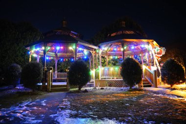 Wisconsin, Fond du Lac 'taki Lakeside parkını süsleyen Noel ışıkları Fond du Lac toplumuna renkli bayram neşesi getirdi..