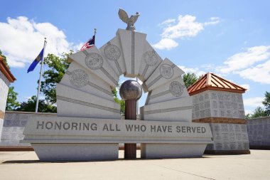 Tomah, Wisconsin ABD - 10 Temmuz 2021: Yaz mevsiminde anıt park.