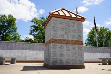 Tomah, Wisconsin ABD - 10 Temmuz 2021: Yaz mevsiminde anıt park.