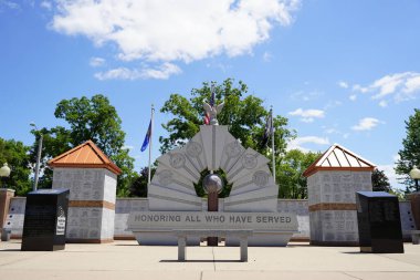 Tomah, Wisconsin ABD - 10 Temmuz 2021: Yaz mevsiminde anıt park.