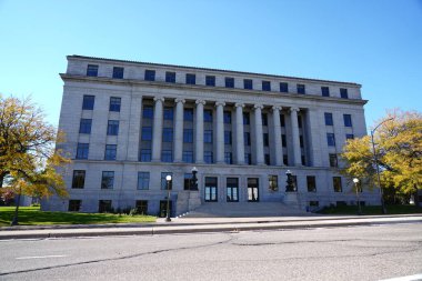 Chicago, Illinois eyaletinin adliye sarayı açık bir yaz gününde