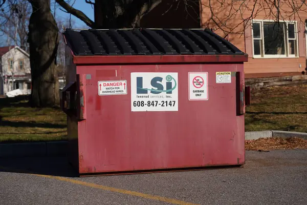Mauston Wisconsin Usa December 4Th 2020 Lsi Red Garbage Bins — Stock Photo, Image