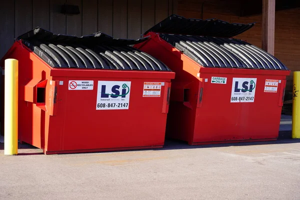 Mauston Wisconsin Usa December 4Th 2020 Lsi Red Garbage Bins — Stock Photo, Image