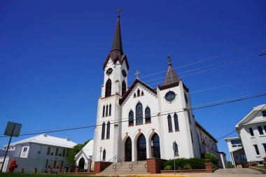 Mauston, Wisconsin ABD - 4 Haziran 2021: St. Patrick Katolik Kilisesi Mauston şehrine hizmet ediyor.