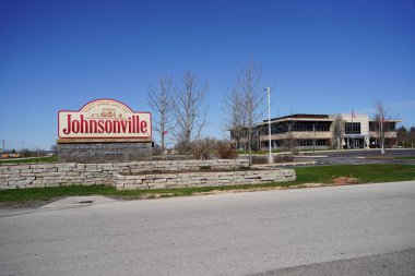 Sheboygan Falls, Wisconsin USA - 25 Şubat 2024: Johnsonville sosis üretimi ve yapım şirketi merkezi Sheboygan Falls, Wis. 1945 'te Ralph F. ve Alice Stayer tarafından kuruldu.