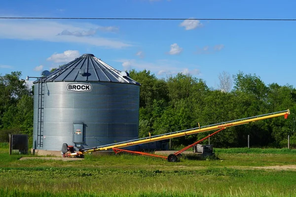 Mauston Wisconsin Mayo 2021 Brock Grain Silo Sentado Afuera Campo —  Fotos de Stock