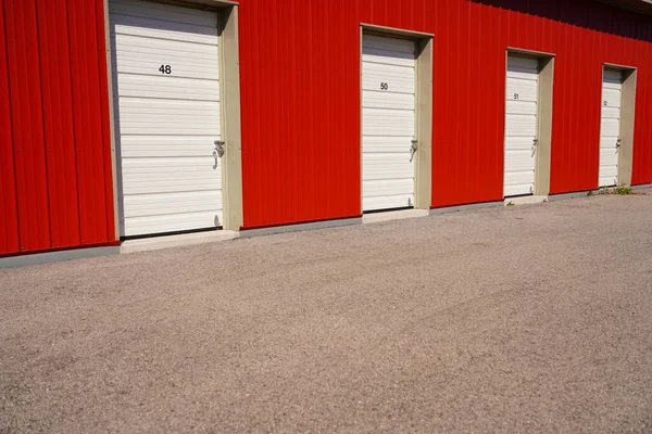 Red Storage Unit Buildings Site Fond Lac Wisconsin Holding Owers — стоковое фото
